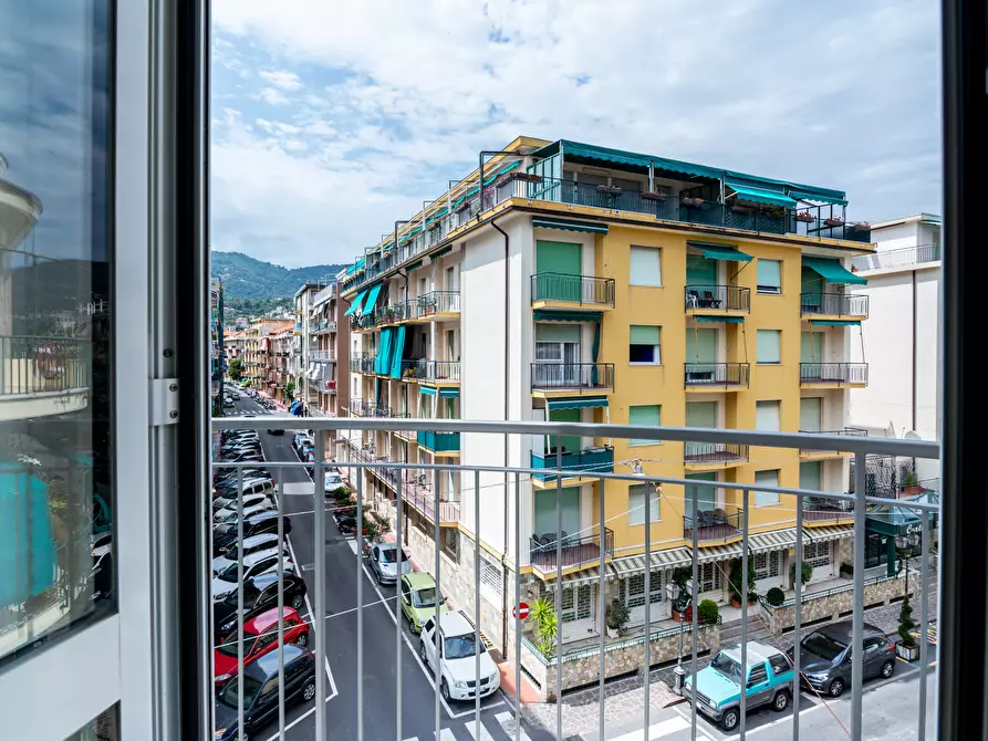 Immagine 43 di Quadrilocale in vendita  in Via Roma 45 a Alassio