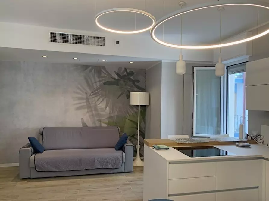 Immagine 25 di Trilocale in vendita  in Via Roma a Alassio