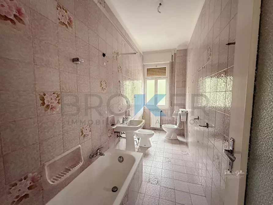 Immagine 23 di Quadrilocale in vendita  in Via Michelangelo 8 a Alassio