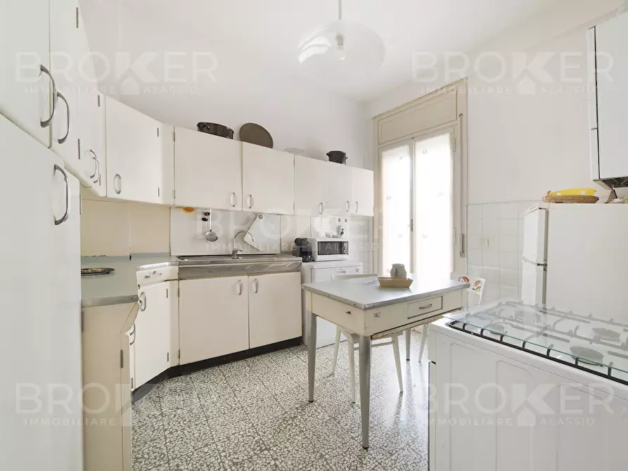 Immagine 15 di Pentalocale in vendita  in Via Don Aurelio Piccagli 12 a Alassio