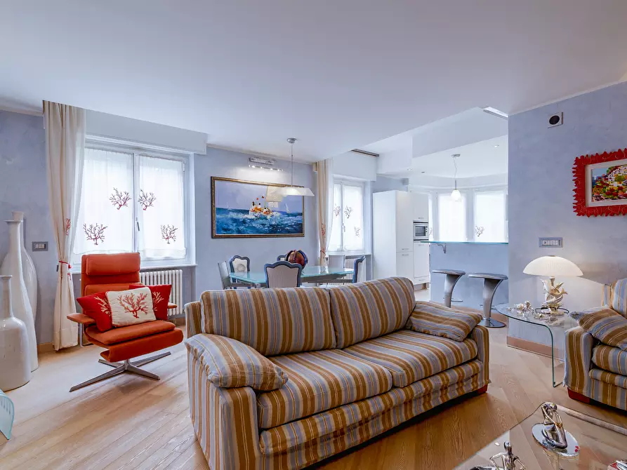 Immagine 32 di Quadrilocale in vendita  in Via Roma 45 a Alassio