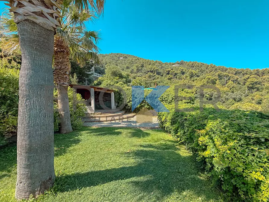 Immagine 39 di Villa in vendita  in Strada Panoramica San Bernardo 116-118 a Alassio