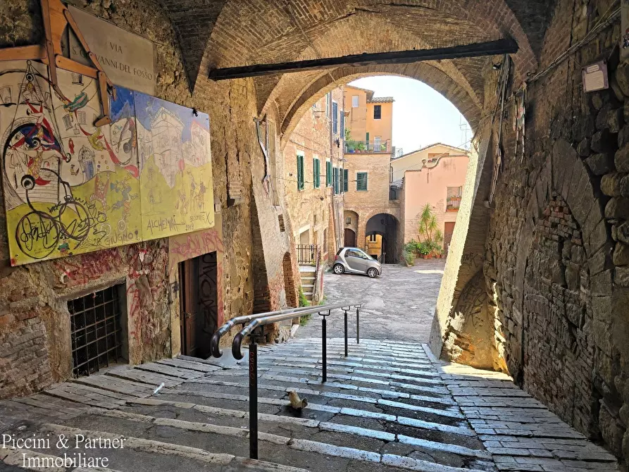 Immagine 68 di Pentalocale in vendita  in Via Imbriani 38 a Perugia