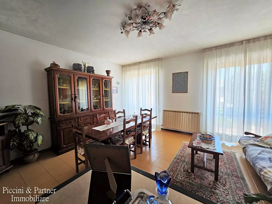 Immagine 1 di Pentalocale in vendita  in Via Italia a Torrita Di Siena