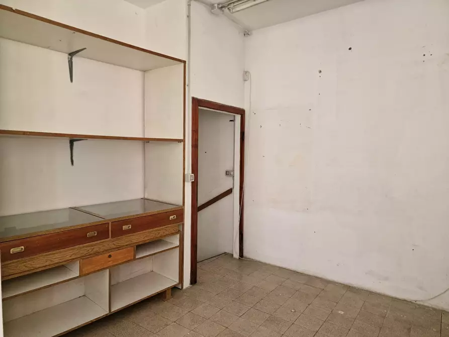 Immagine 19 di Locale commerciale in vendita  in Via del Popolo 2 a Città Di Castello