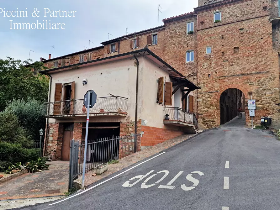 Immagine 1 di Casa indipendente in vendita  in Passeggio Giuseppe Garibaldi a Torrita Di Siena