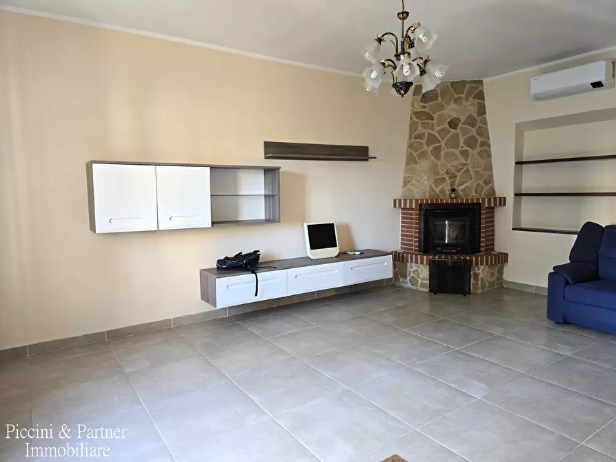 Immagine 3 di Casa bifamiliare in vendita  in Piazzale Umbria a Castiglione Del Lago