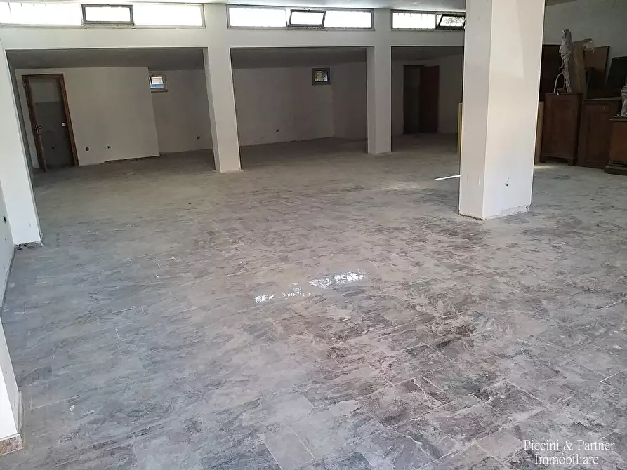 Immagine 8 di Locale commerciale in vendita  in Via delle Ghiande 124 a Perugia