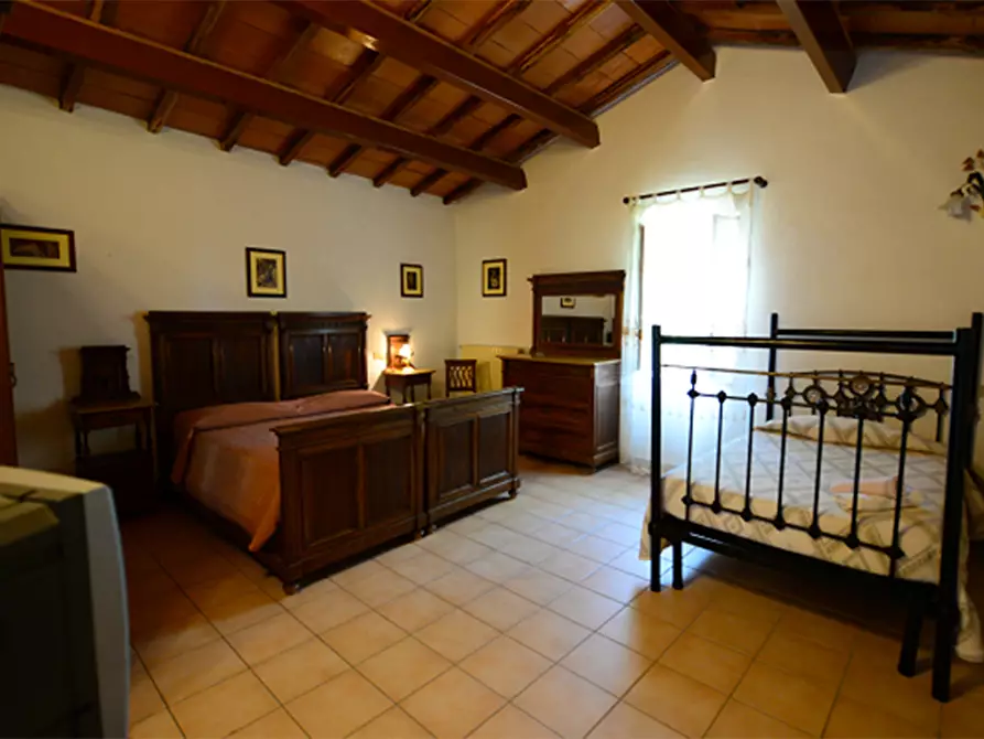 Immagine 27 di Casa vacanze in vendita  a Bevagna