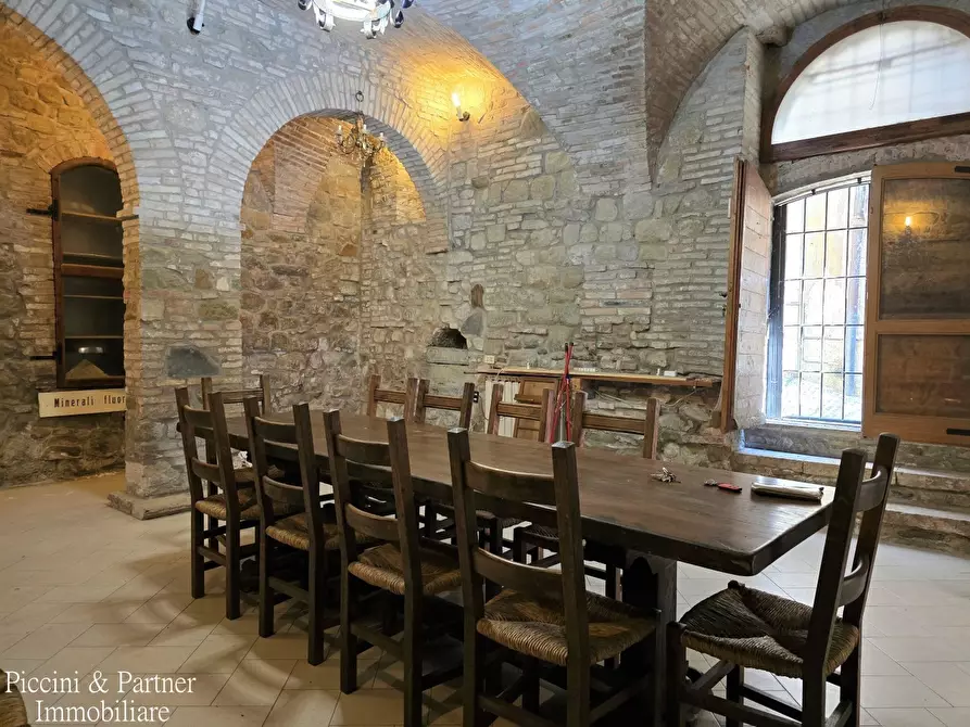 Immagine 10 di Pentalocale in vendita  in Via Imbriani 38 a Perugia