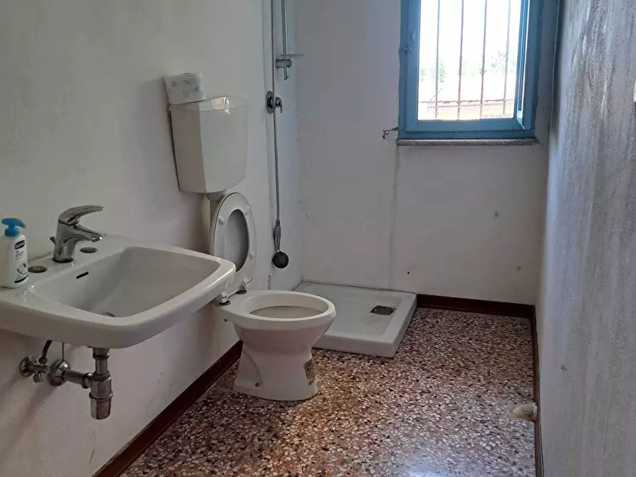 Immagine 7 di Ufficio in vendita  in VIA PER LANCIANO 52 a Santa Maria Imbaro