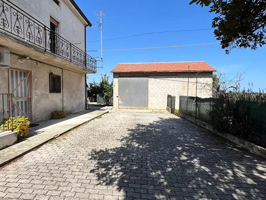 Immagine 5 di Quadrilocale in vendita  in Via Provinciale della Rocca 39 a Santa Maria Imbaro