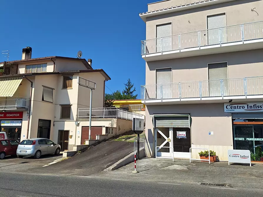 Immagine 2 di Locale commerciale in affitto  in Via Flaminia 1761 a Morlupo