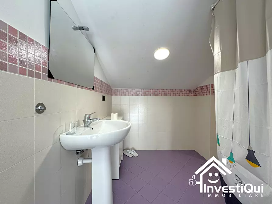 Immagine 19 di Bilocale in vendita  in Viale della Repubblica 60 a Pietra Ligure