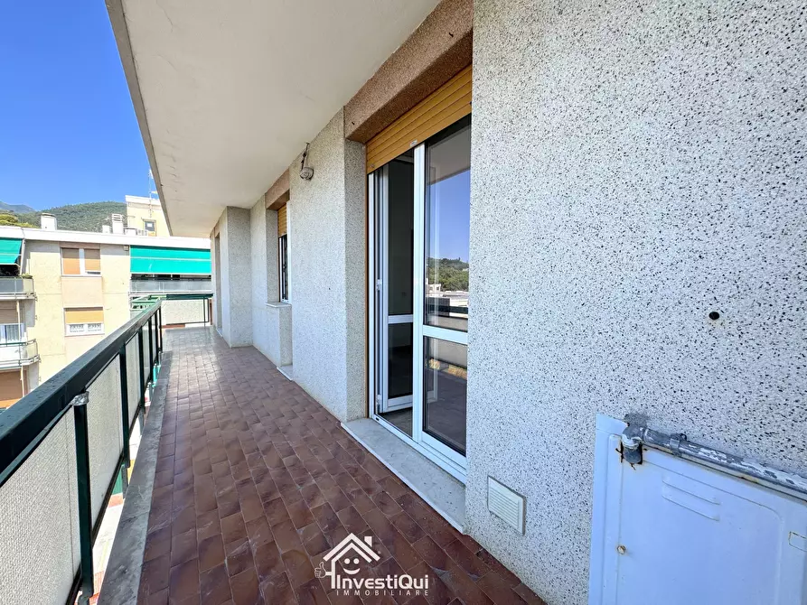 Immagine 12 di Bilocale in vendita  in Viale Riviera 22 a Pietra Ligure