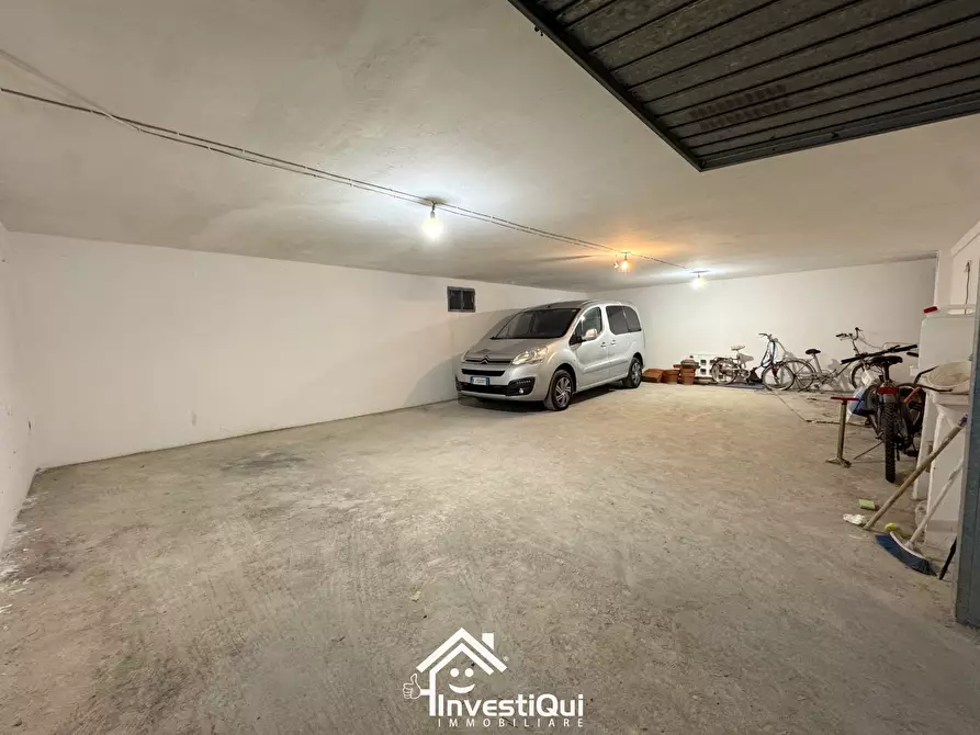 Immagine 2 di Garage in vendita  in Piazza Nenni 18 a Pietra Ligure