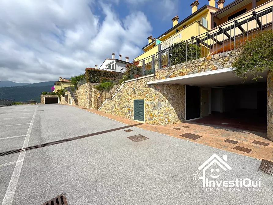 Immagine 39 di Bilocale in vendita  in Via Brunenghi 11 a Magliolo