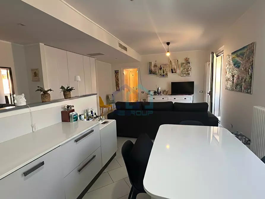 Immagine 1 di Pentalocale in vendita  in Via XXV Aprile 13 a Recco