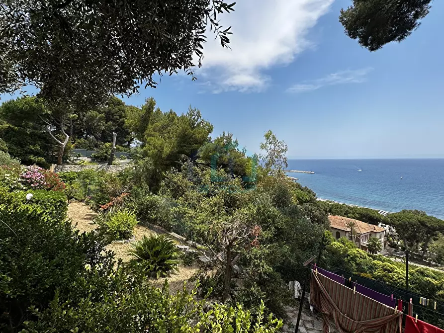 Immagine 20 di Villa in vendita  in Viale Vittorio Veneto 31 a Imperia