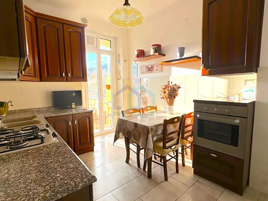 Immagine 3 di Pentalocale in vendita  in Via Piave 25 a Savona