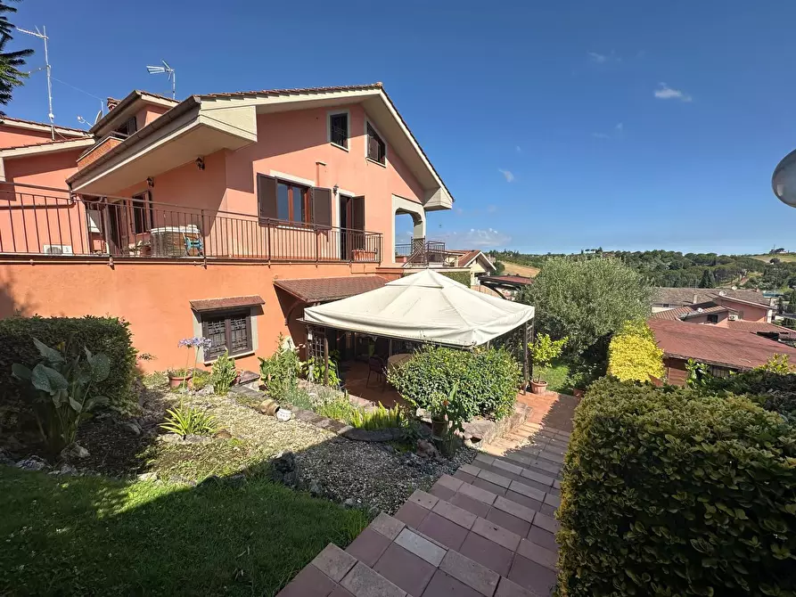 Immagine 1 di Villa in vendita  in Via GuidoReni a Guidonia Montecelio