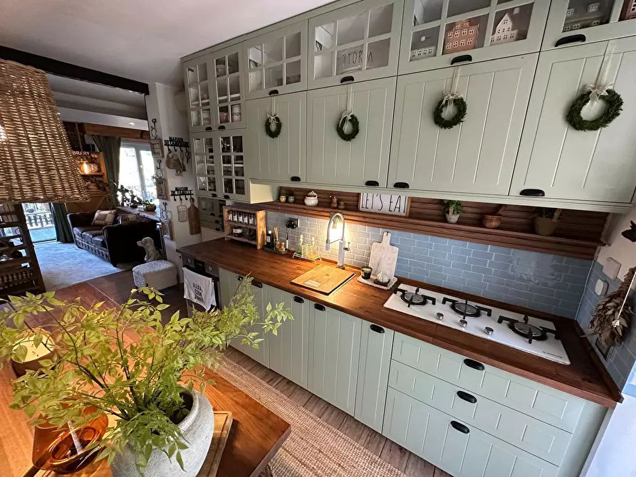 Immagine 19 di Quadrilocale in vendita  in Via Molise a Fonte Nuova