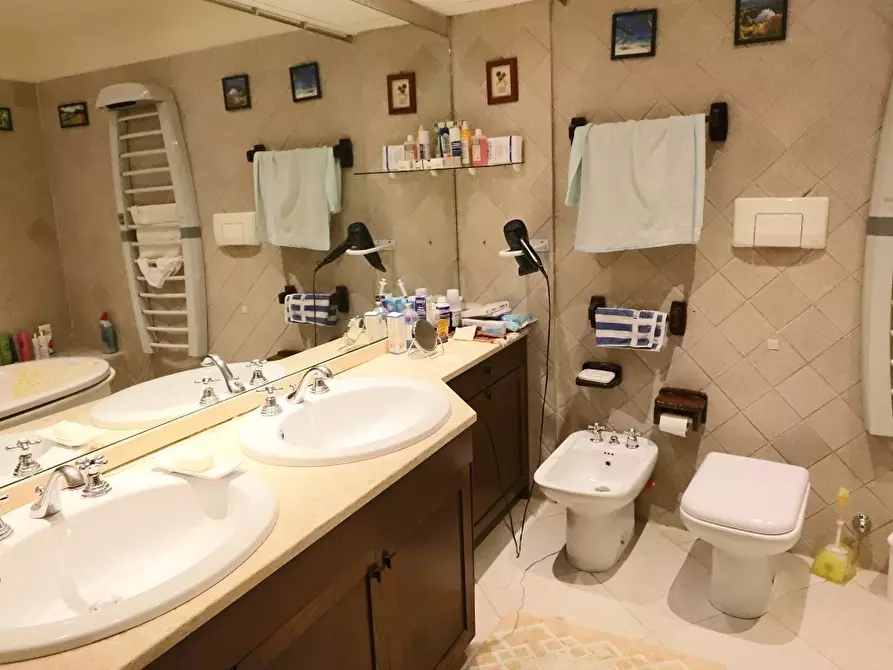 Immagine 19 di Villa in vendita  in Via di Marco Simone 84 a Guidonia Montecelio