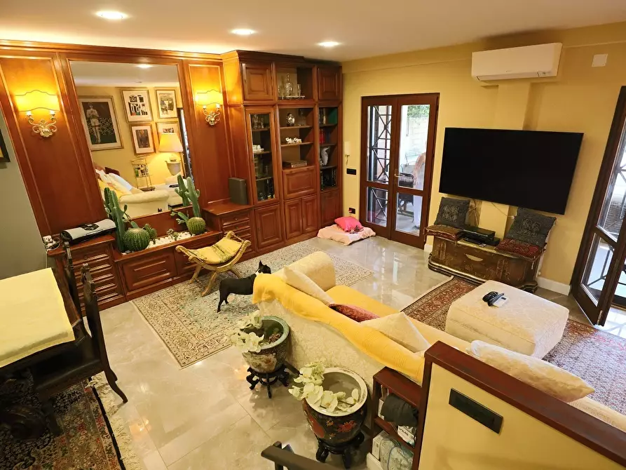 Immagine 8 di Villa in vendita  in Via di Marco Simone 80 a Guidonia Montecelio