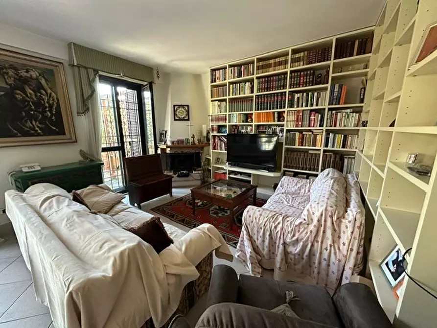 Immagine 2 di Villa in vendita  in Via di Marco Simone 84 a Guidonia Montecelio