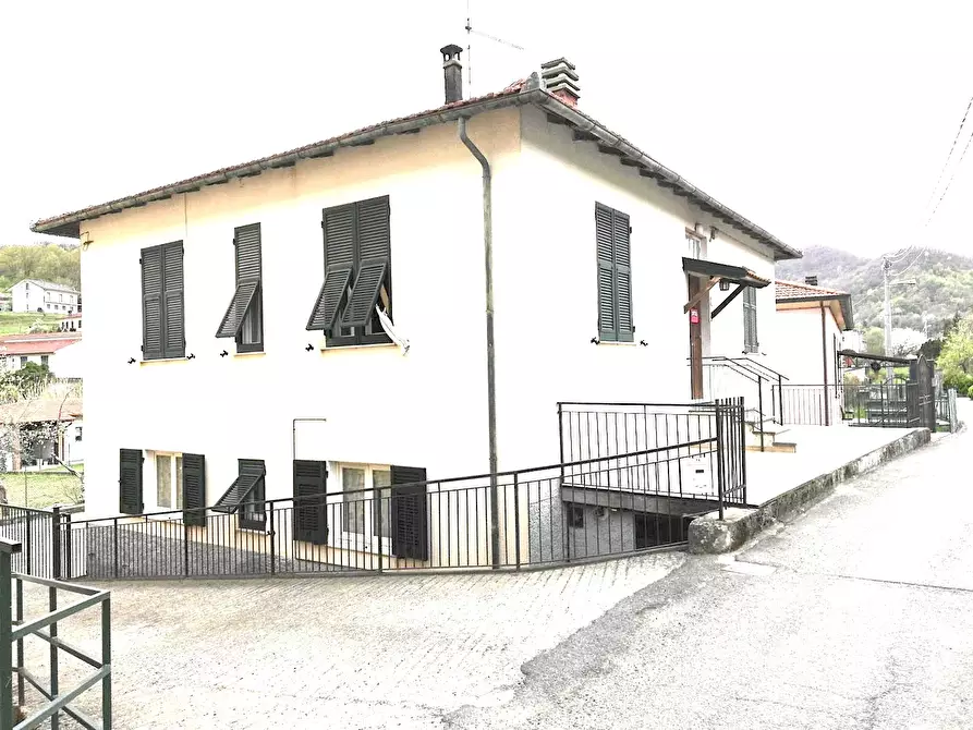 Immagine 3 di Casa bifamiliare in vendita  a Varese Ligure
