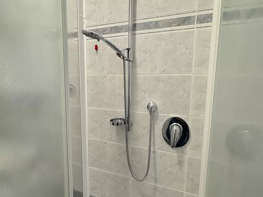 Immagine 21 di Trilocale in affitto  a Chiavari