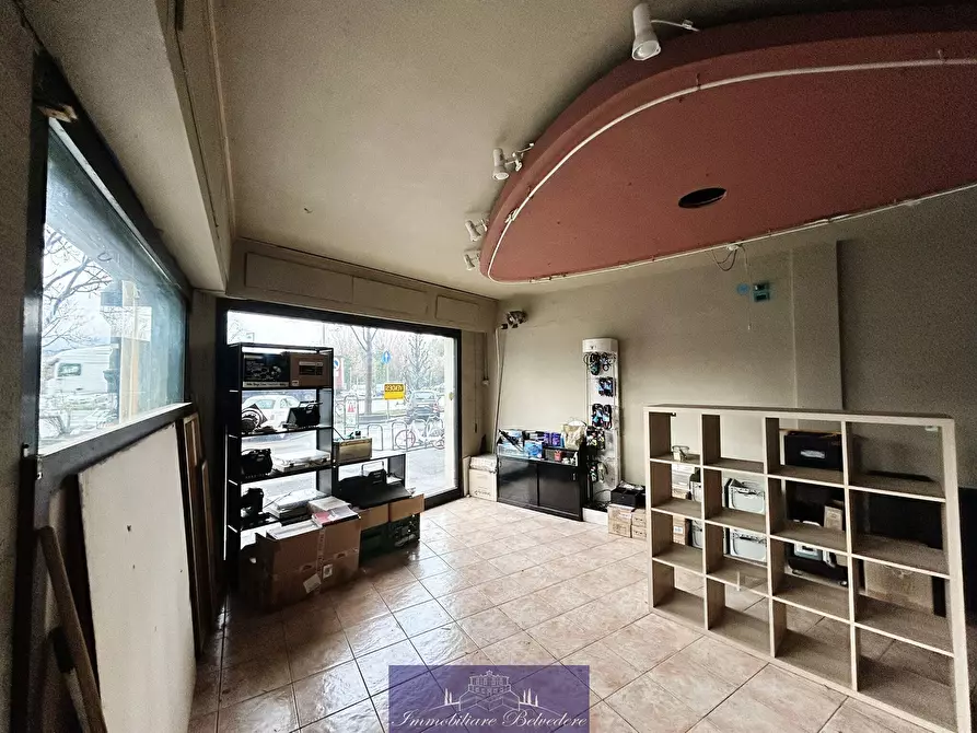Immagine 9 di Locale commerciale in vendita  in Viale Alessandro Guidoni a Firenze