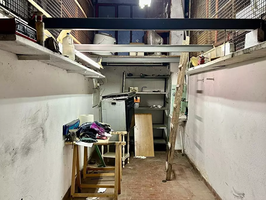 Immagine 9 di Garage in vendita  in Via Valdinievole a Firenze