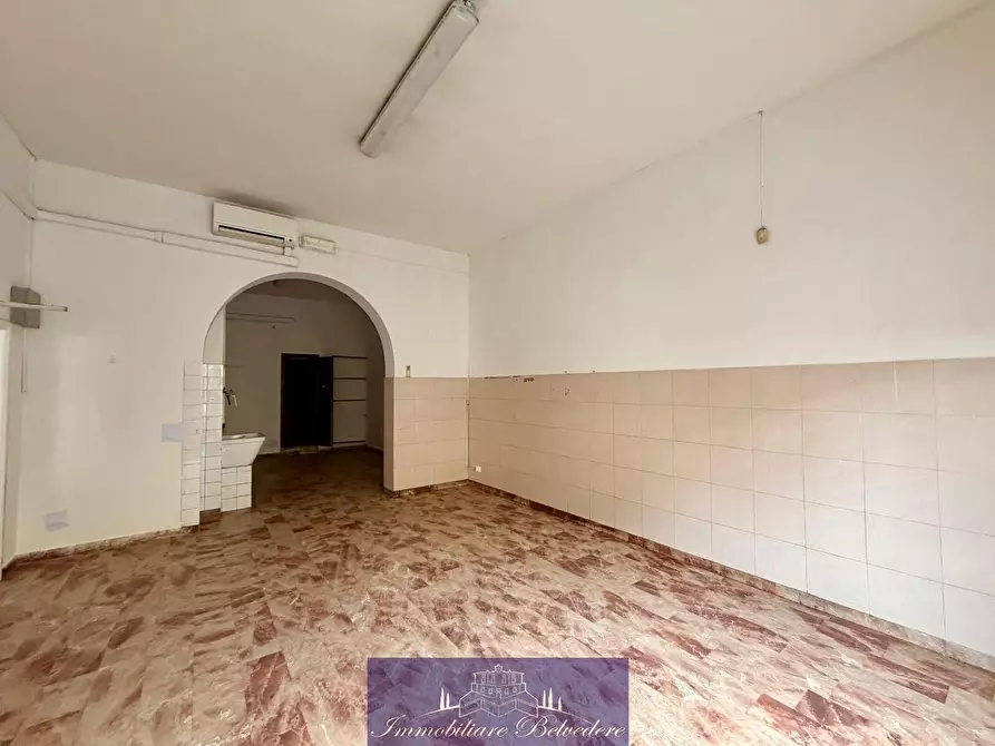 Immagine 13 di Locale commerciale in vendita  in Via Pier Capponi a Firenze