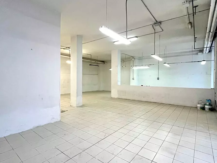 Immagine 9 di Magazzino in vendita  in Piazza Mascagni a Firenze