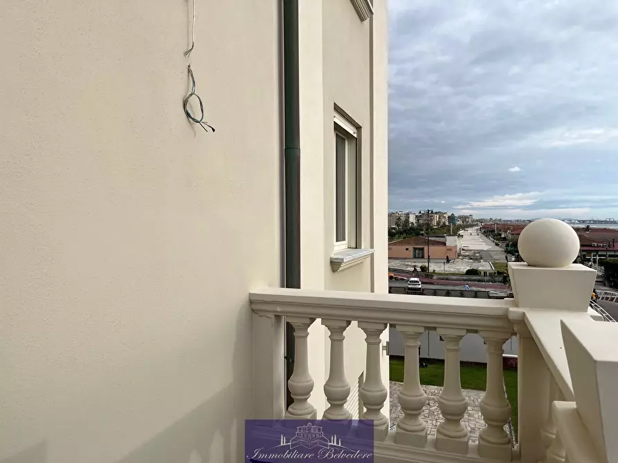 Immagine 9 di Quadrilocale in vendita  in Via Nazario Sauro a Camaiore