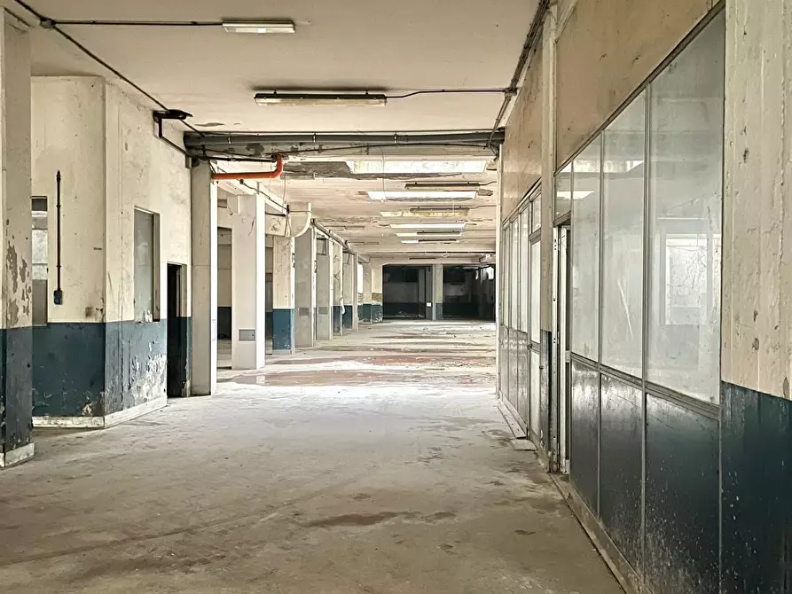 Immagine 5 di Garage in vendita  in Via Baracca a Firenze