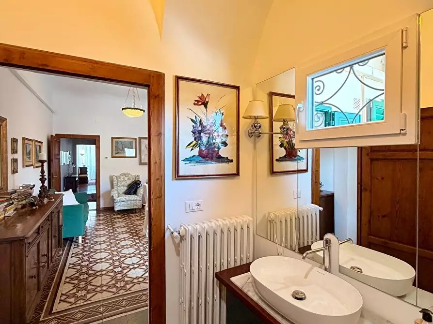 Immagine 17 di Quadrilocale in affitto  in Via Giuseppe Garibaldi a Firenze