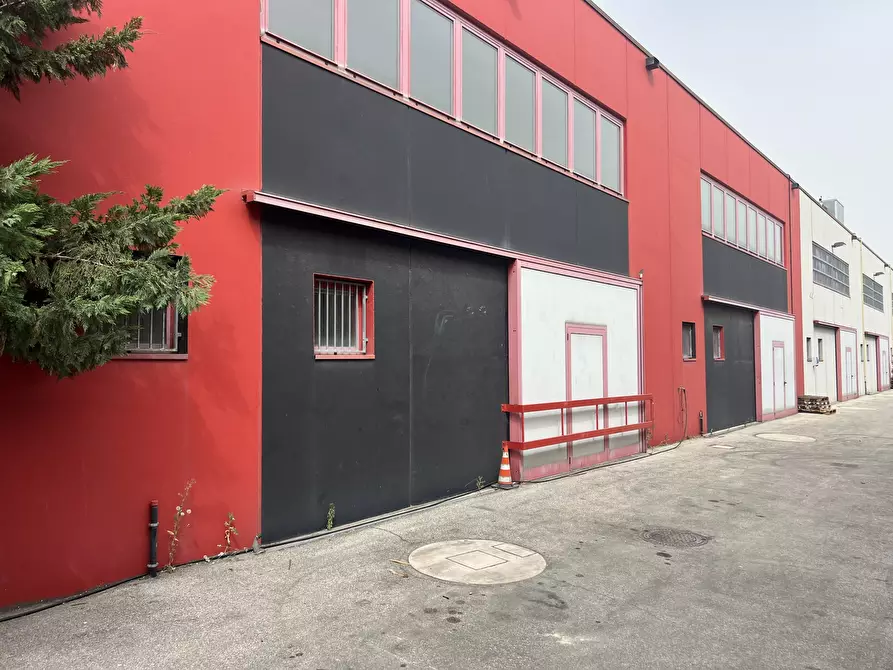 Immagine 32 di Showroom in vendita  in Via Amedeo Modigliani 10 a Crevalcore