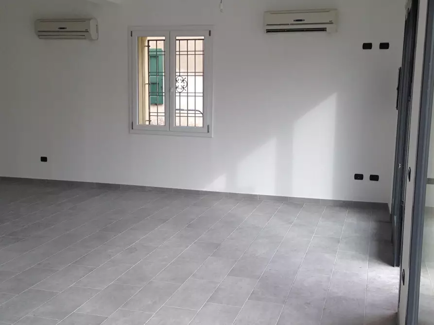 Immagine 6 di Locale commerciale in vendita  in Via Argini 2 a Ravarino