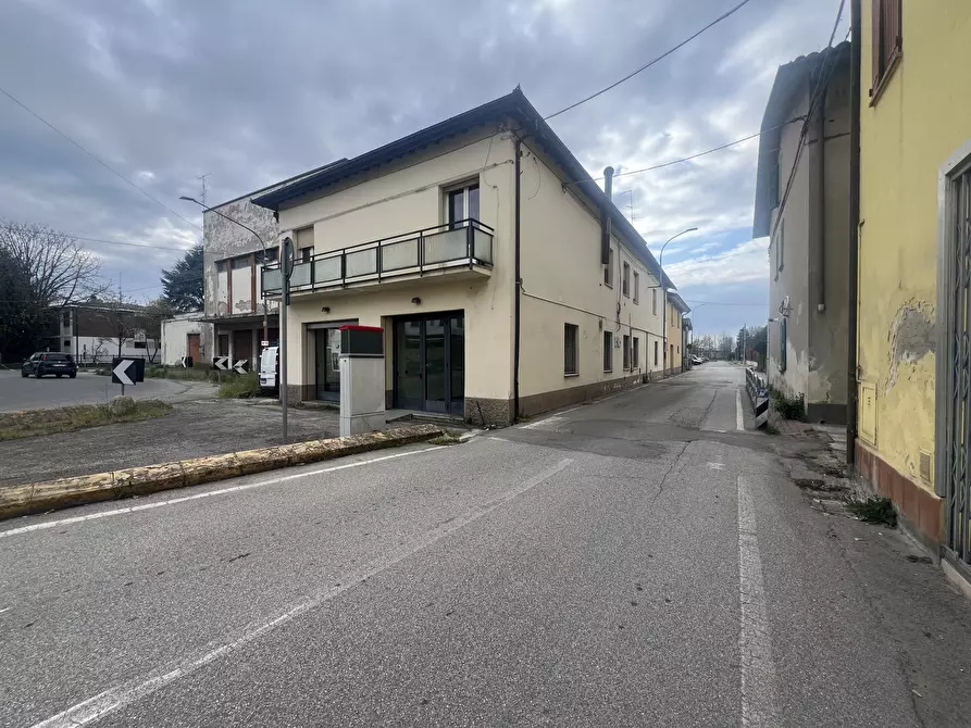 Immagine 4 di Locale commerciale in vendita  in Via Argini 2 a Ravarino