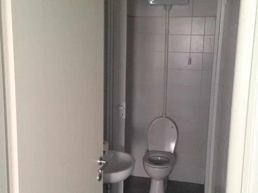 Immagine 10 di Locale commerciale in vendita  in Via Argini 2 a Ravarino