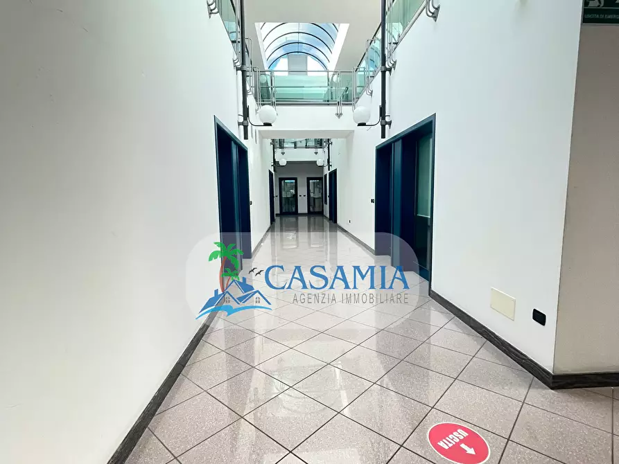 Immagine 12 di Ufficio in affitto  a San Benedetto Del Tronto