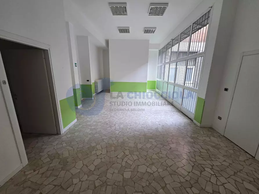 Immagine 1 di Locale commerciale in affitto  a Bologna