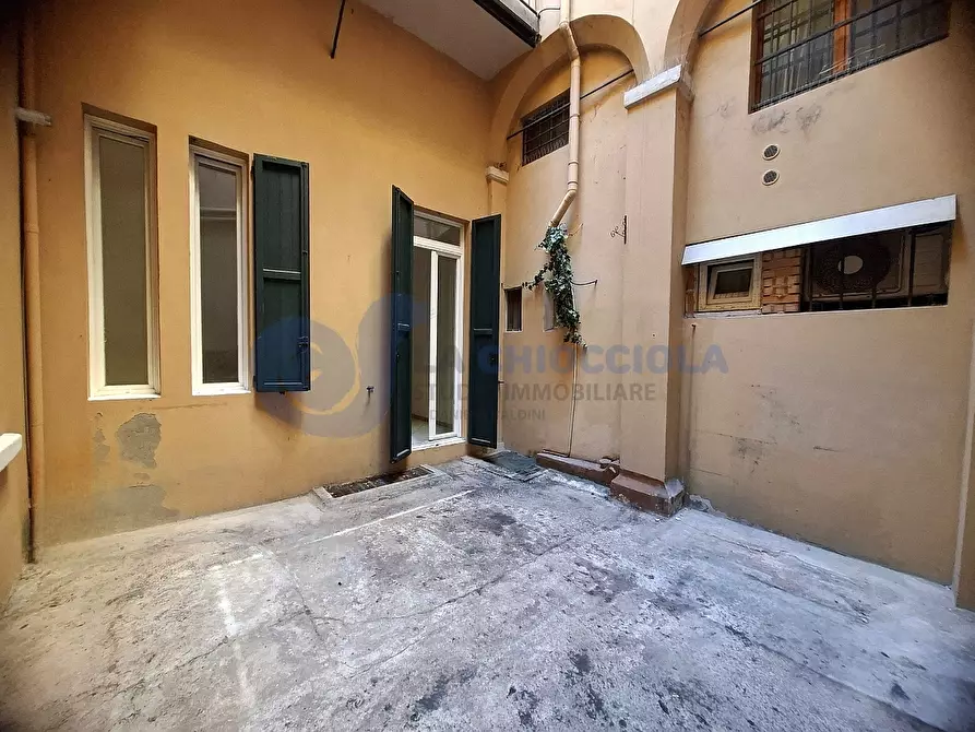 Immagine 23 di Ufficio in vendita  a Bologna