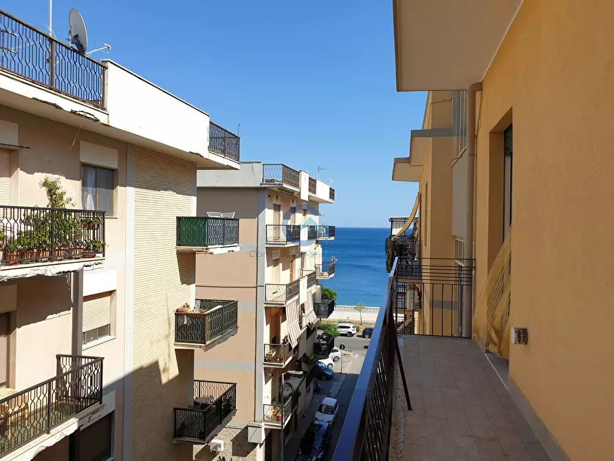 Immagine 1 di Trilocale in affitto  a Catanzaro