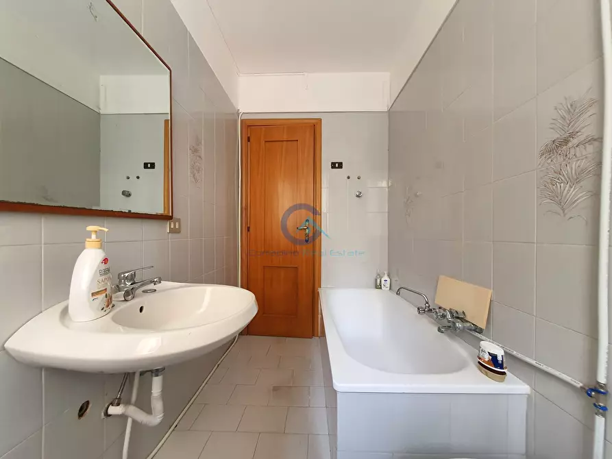 Immagine 10 di Ufficio in affitto  in via tommaso gulli 1 a Catanzaro