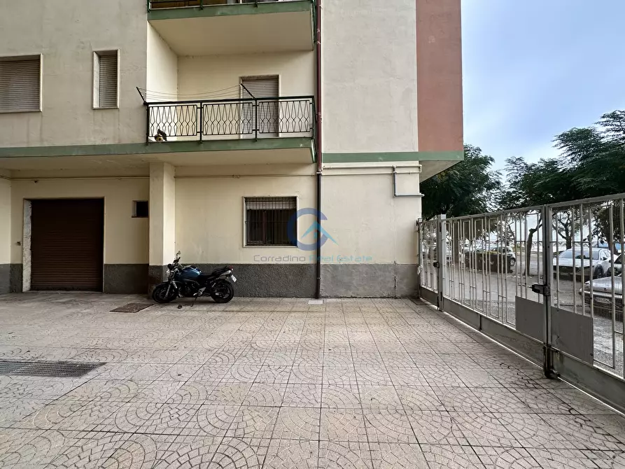 Immagine 4 di Locale commerciale in affitto  in Via Lungomare Stefano Pugliese 53 a Catanzaro