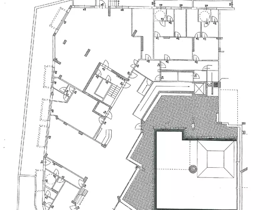 Immagine 14 di Ufficio in affitto  a Catanzaro