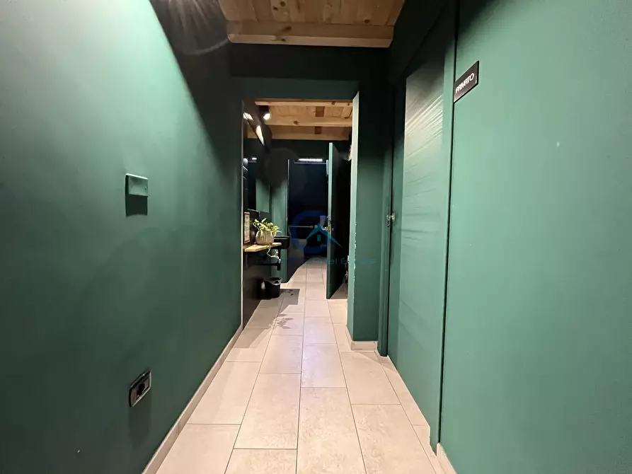 Immagine 8 di Locale commerciale in affitto  in Via Genova 44-46 a Catanzaro